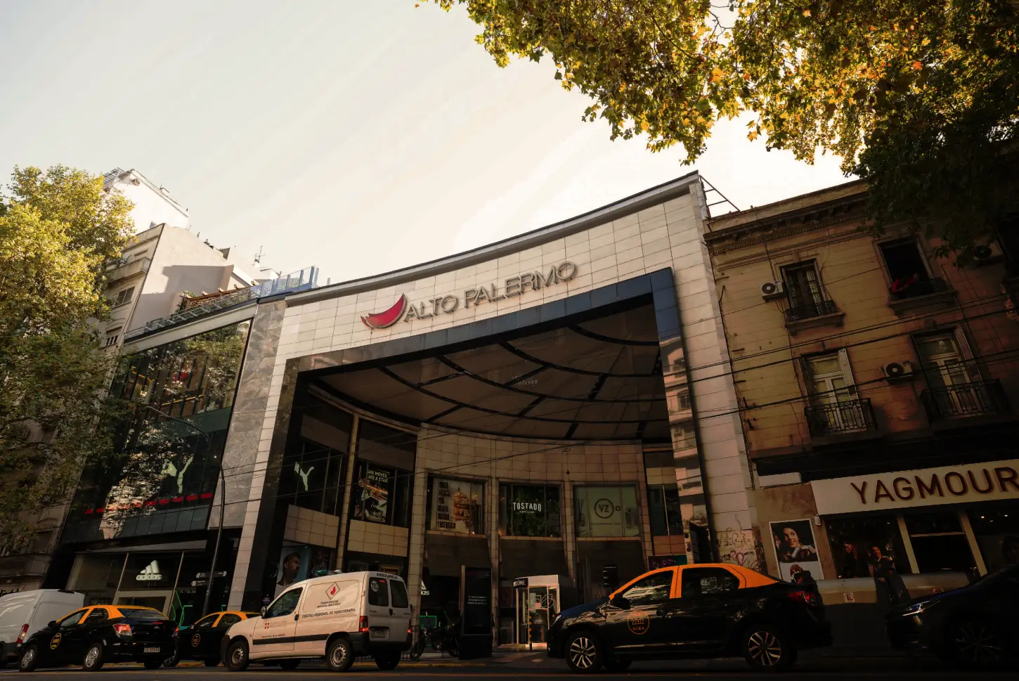 Marcas de lujo internacionales apuestan fuerte por la Argentina y reabren en los shoppings