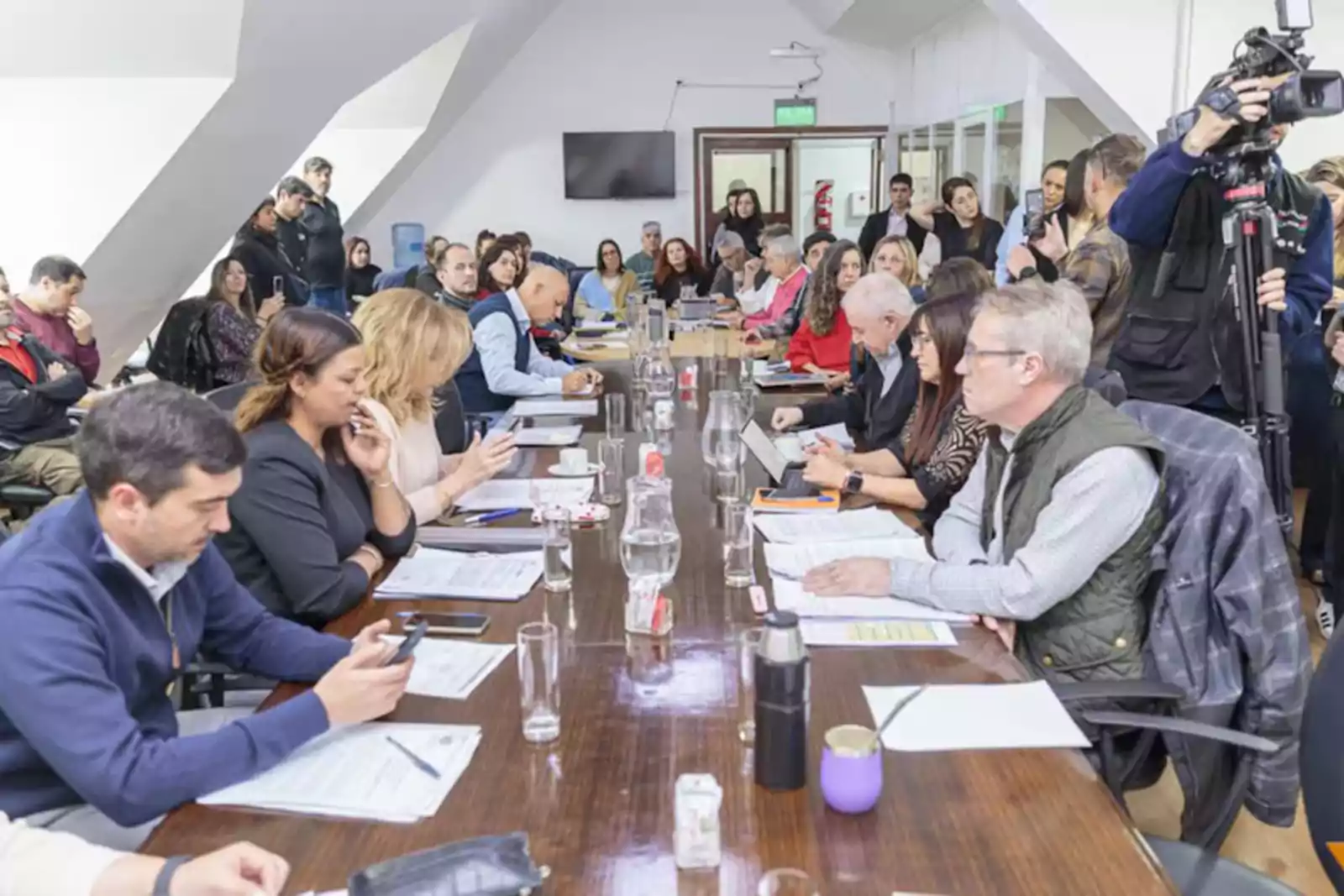 ¿Fin de la prohibición? Tierra del Fuego debate abrirse a la salmonicultura y la inversión privada